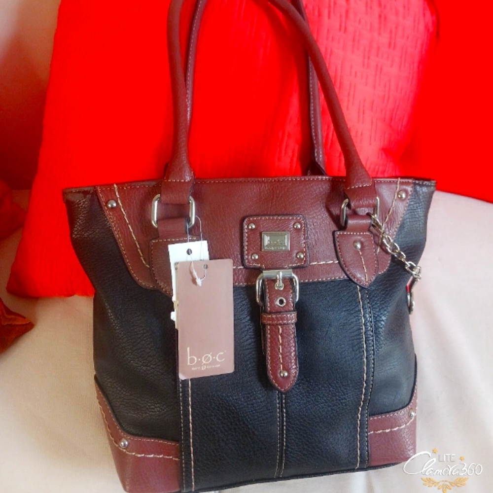 New with tags women's black and brown b o c purse with back zipper